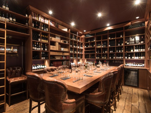 team-building-Team-Building-degustation-de-vins-dans-le-1er-arrondissement-de-Paris