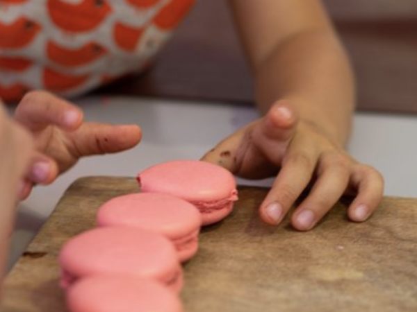 team-building-Atelier-macaron-a-paris-a-faire-en-equipe-pour-un-Team-Building