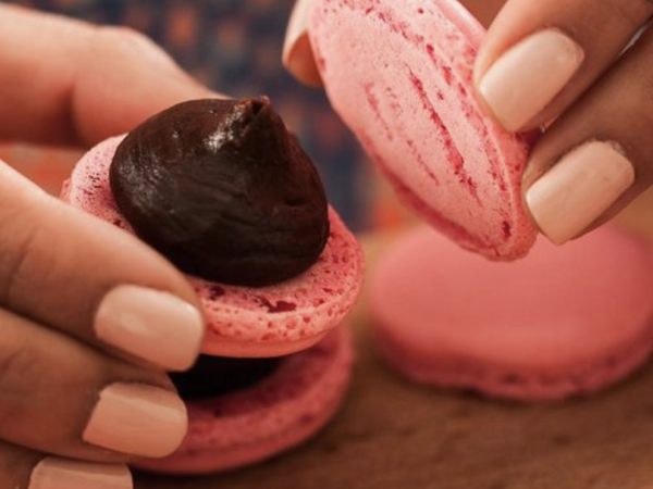 Team-Building-Atelier-macaron-a-paris-a-faire-en-equipe-pour-un-Team-Building