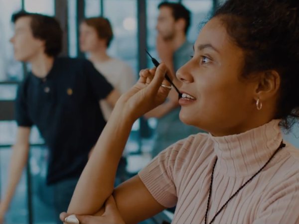 team-building-Nouveau-concept-de-jeu-flechettes-a-Paris-flechettes-connectees