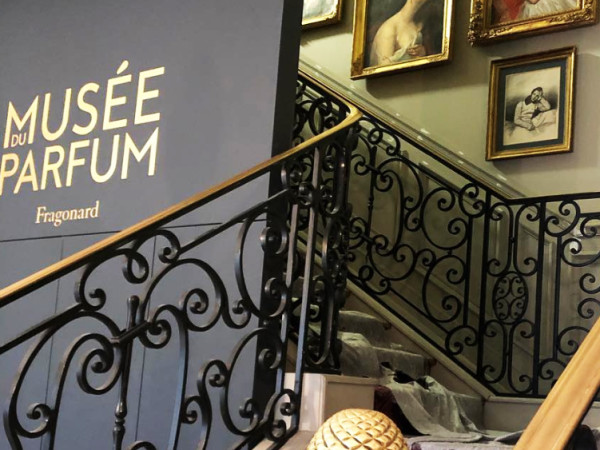 team-building-Team-Building-visite-dun-musee-en-equipe-a-Paris-pour-entreprise