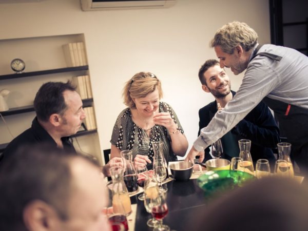 team-building-Team-Building-atelier-vini-speed-tasting-en-equipe-a-Paris