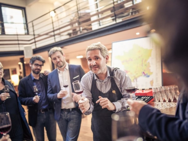 team-building-Team-Building-one-man-sommelier-challenge-en-equipe-a-Paris