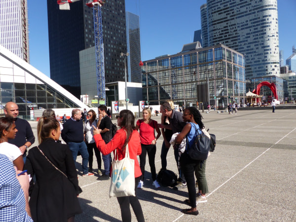 team-building-Team-Building-Quiz-fun-et-insolite-a-la-defense-a-faire-en-equipe