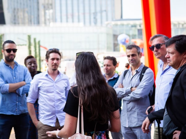 Team-Building-Team-Building-visite-guidee-insolite-a-La-Defense-en-equipe