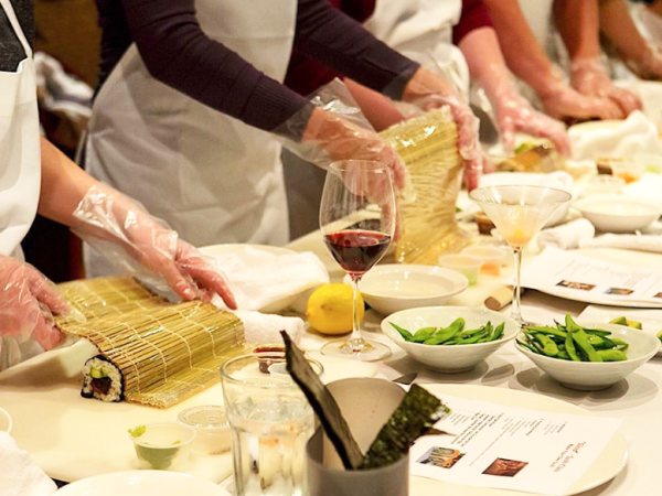 team-building-Atelier-de-cuisine-asiatique-entre-collegues-a-Paris