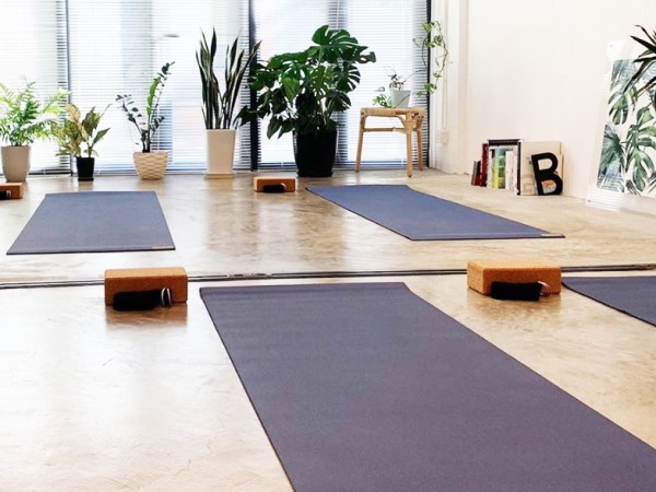 team-building-Team-Building-pratique-du-yoga-ou-de-la-meditation-en-equipe-a-Paris