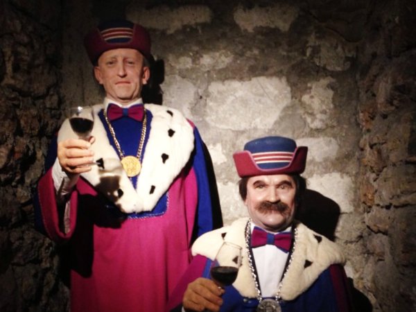 team-building-Team-Building-animation-degustation-en-verres-noirs-en-equipe-a-Paris