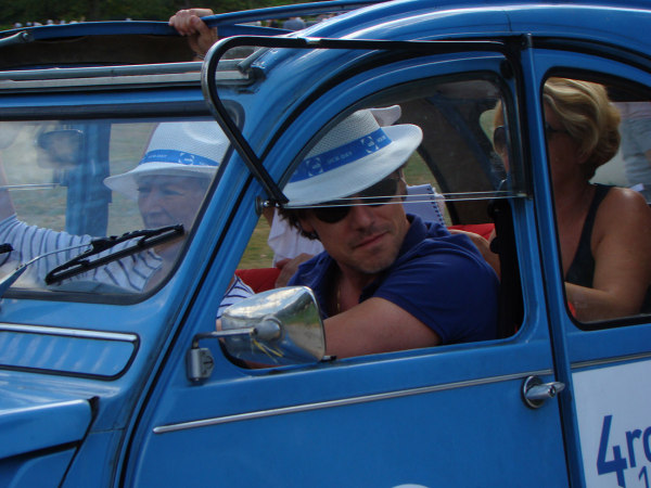 Team-Building-Team-Building-rallye-a-Versailles-en-2CV-en-equipe-a-Paris