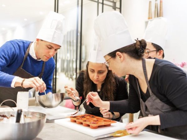 team-building-Team-Building-cours-de-patisserie-francaise-en-equipe-a-Paris