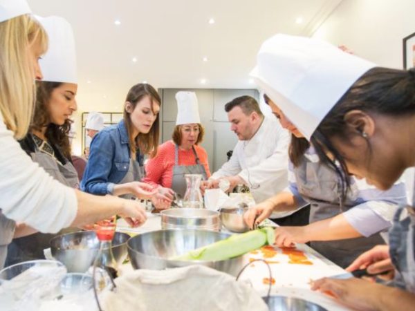 team-building-Team-Building-cours-de-cuisine-du-marche-en-equipe-a-Paris