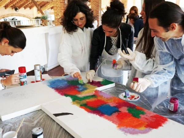 team-building-Team-Building-street-art-toiles-tendues-sur-support-individuel-a-Paris
