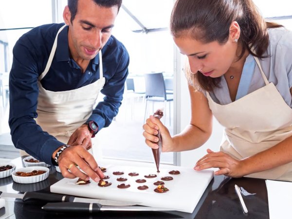 team-building-Team-Building-atelier-patisseries-au-chocolat-a-Paris