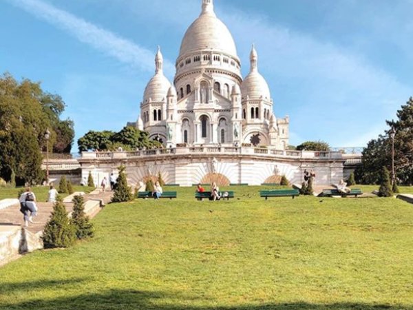 Team-Building-Team-building-visite-enquete-le-cambrioleur-de-la-butte-Montmartre-e