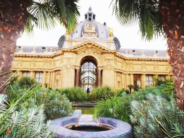 team-building-Team-building-visite-culturelle-au-Petit-Palais-avec-des-personnes-en