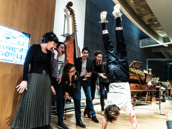 team-building-Team-Building-visite-guidee-ivres-de-musique-a-Paris