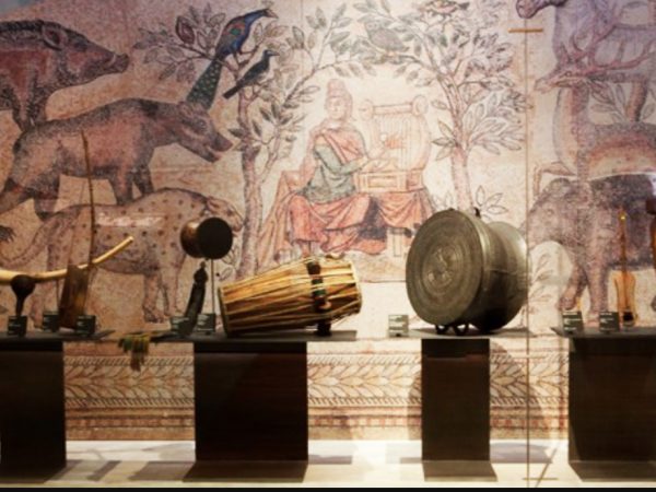 team-building-Team-Building-visite-guidee-les-tresors-insolites-du-musee-a-Paris