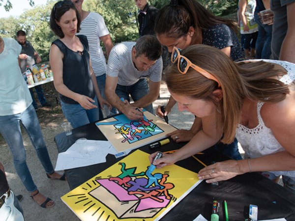 team-building-Team-Building-atelier-creatif-pop-art-en-equipe-a-Paris
