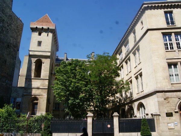 team-building-Visite-en-ligne-de-la-tour-Jean-sans-Peur-etre-un-noble-au-Moyen-Age