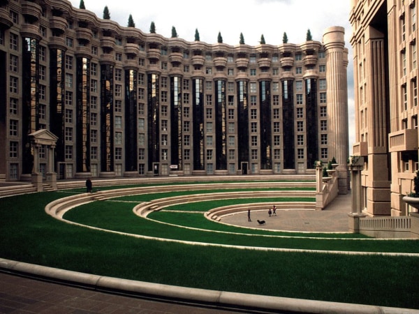 team-building-Visite-guidee-en-ligne-les-Espaces-dAbraxas-une-cite-futuriste