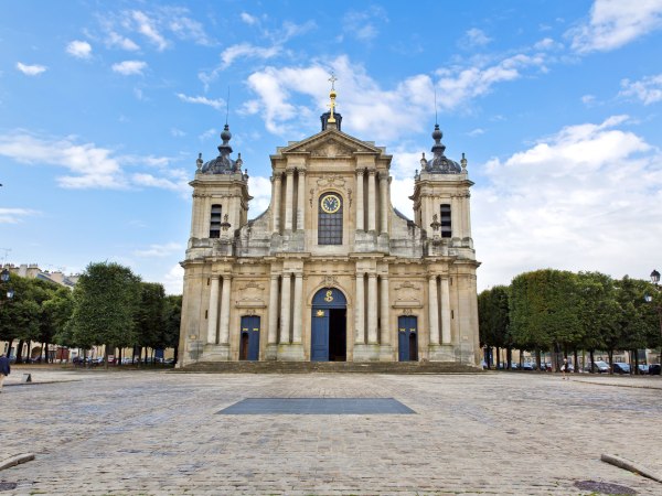 team-building-Visite-en-ligne-le-quartier-Saint-Louis-le-berceau-de-la-Revolution