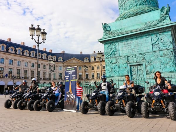 Team-Building-faire-du-quad-dans-paris-la-nuit-avec-son-equipe