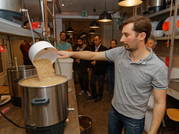 team-building-atelier-decouverte-brassage-de-biere-entre-collegues-a-paris