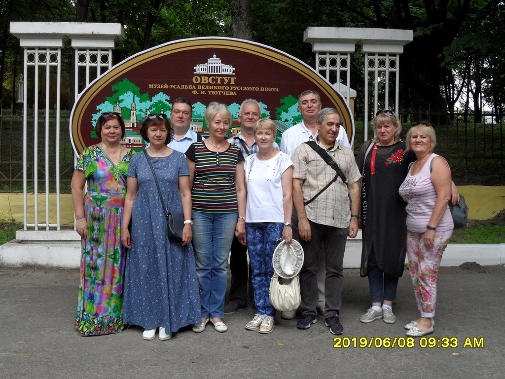 Сайт родники брянск. Праздник родника. Когда в Овстуге праздник. Родники Брянск. Население посёлка Овстуг Брянская область численность населения 2020.