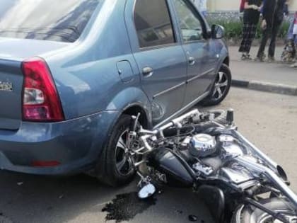 В Брянске иномарка подрезала байкера