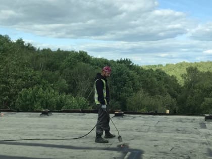 Под Брянском приблизился к завершению ремонт половины моста над огромным оврагом