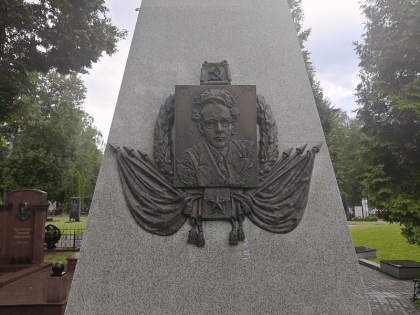 Завершено строительство памятника Игнату Фокину в Брянске