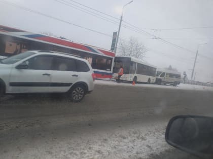 В Брянские новый троллейбус «Адмирал» стал участником массового ДТП