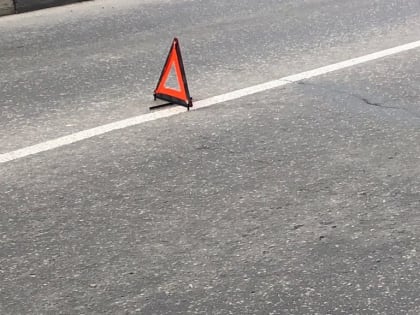 Под Брянском на трассе водитель фуры устроил ДТП с двумя легковыми автомобилями