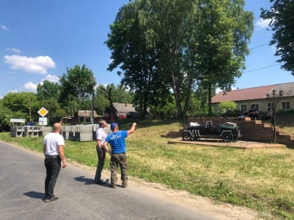 В городе Клинцы Брянской области продолжается капитальный ремонт дороги по улице Складочной.