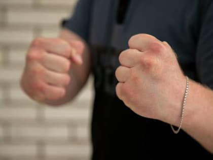 В брянском кафе задержали пьяного дебошира