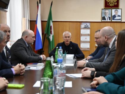 Депутат Госуддумы Федерального Собрания РФ Олег Матыцин с рабочим визитом посетил Дятьковский район Брянской области 