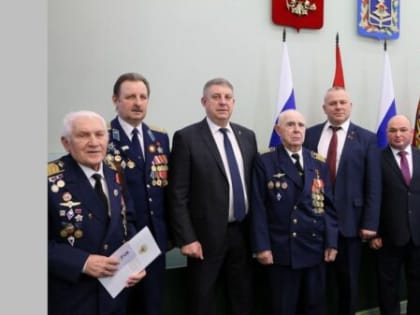 Александр Богомаз поздравил брянских работников и ветеранов гражданской авиации
