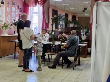 В Брянске проходит голосование на экстерриториальном участке в городском доме культуры