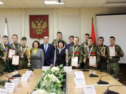 В Брянске чествовали юных патриотов