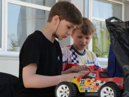В Брянске состоялись областные соревнования по автомоделям среди школьников