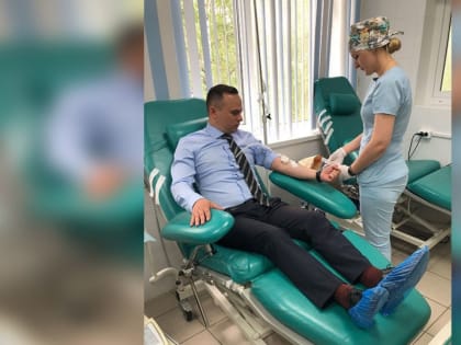 Глава администрации Советского района в Брянске Денис Семёнов стал донором крови