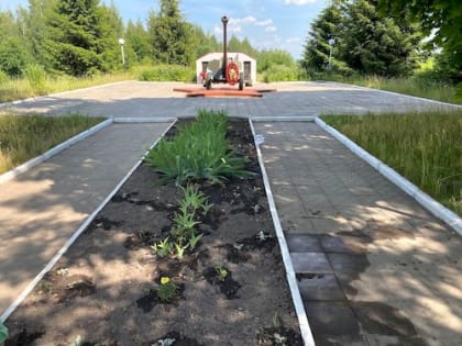 В памятный день — на священном месте