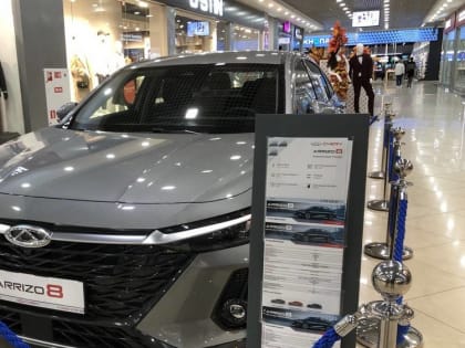 На втором этаже брянского ТРЦ «Аэропарк» «Мерседесы» заменили китайскими автомобилями