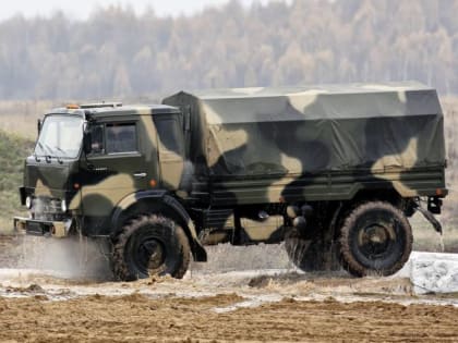 В Климовском районе трое военных на КАМАЗе подорвались на мине