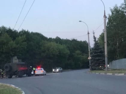 На въезде в Брянск появились посты военных на бронированной технике и полиции
