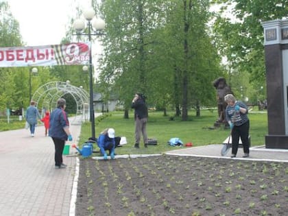 КАРАЧЕВ — в цветочном убранстве