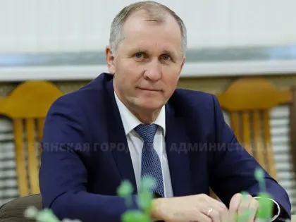 Мэра Брянска Александра Макарова поздравили с 65-летием