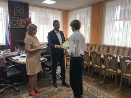 В преддверии Дня местного самоуправления, Глава Клинцовской городской администрации - Евтеев Сергей Юрьевич и заместитель Главы - Лубская Людмила Дмитриевна встретились с представи