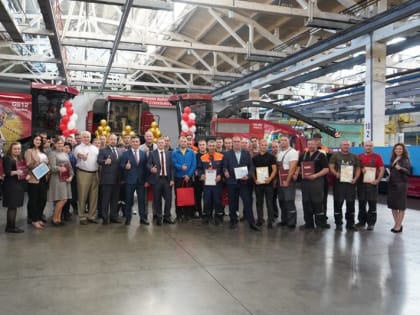 22 сентября 2023 года глава Фокинской районной администрации Александр Гаврилов поздравил работников АО «Брянсксельмаш» с профессиональным праздником - Днём машиностроителя