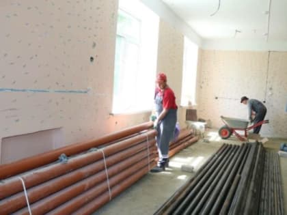 В Комаричской ЦРБ Брянщины капитально ремонтируют сразу два этажа хирургического корпуса